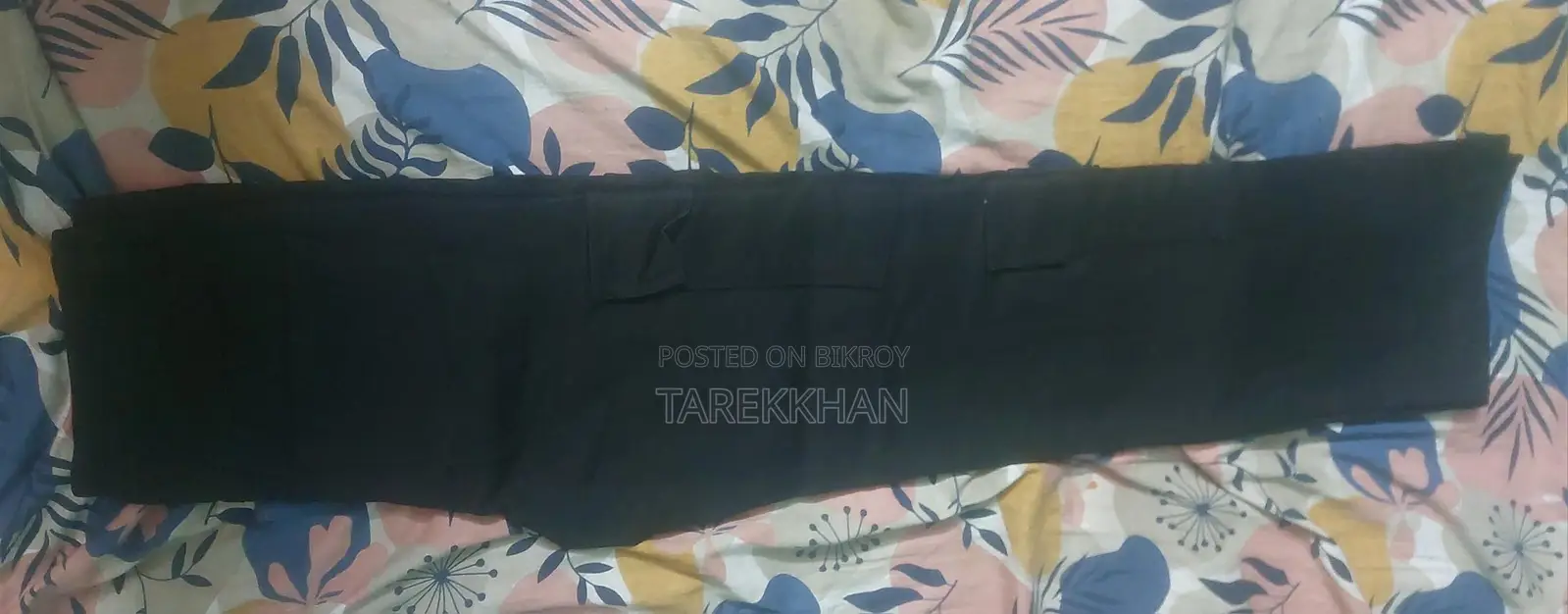 কালো কার্গো প্যান্ট
