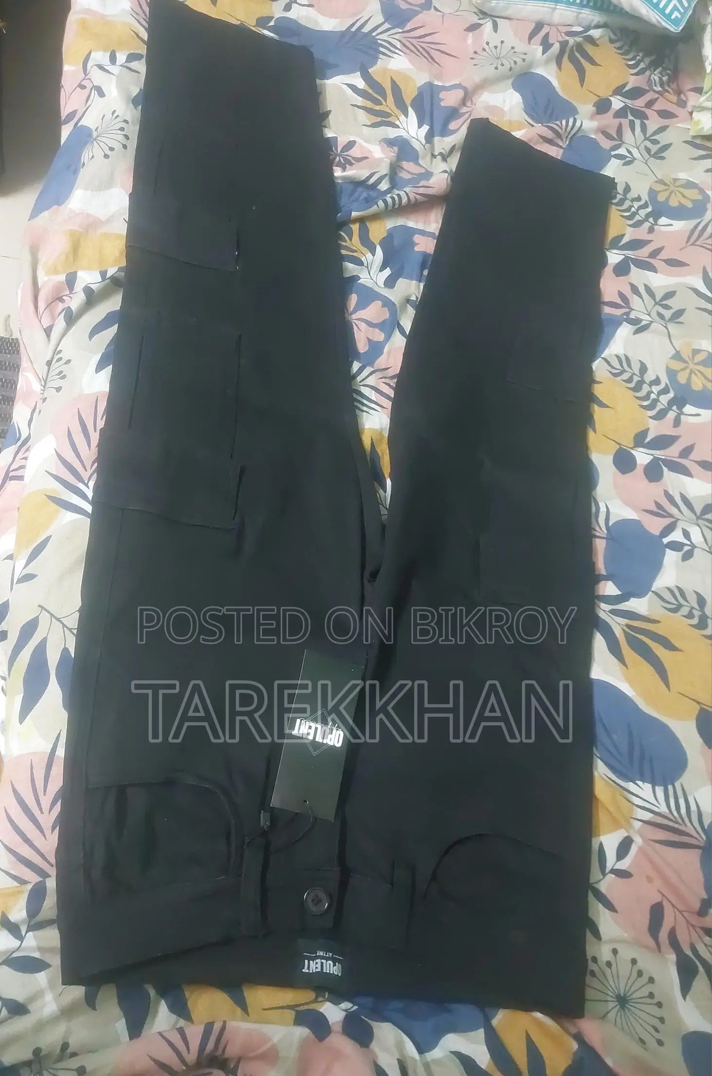 কালো কার্গো প্যান্ট