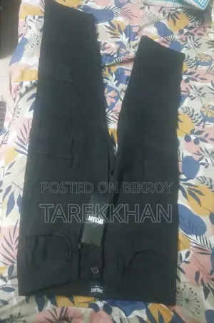 কালো কার্গো প্যান্ট