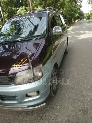 Toyota Noah . 1997