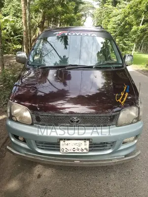 Toyota Noah . 1997