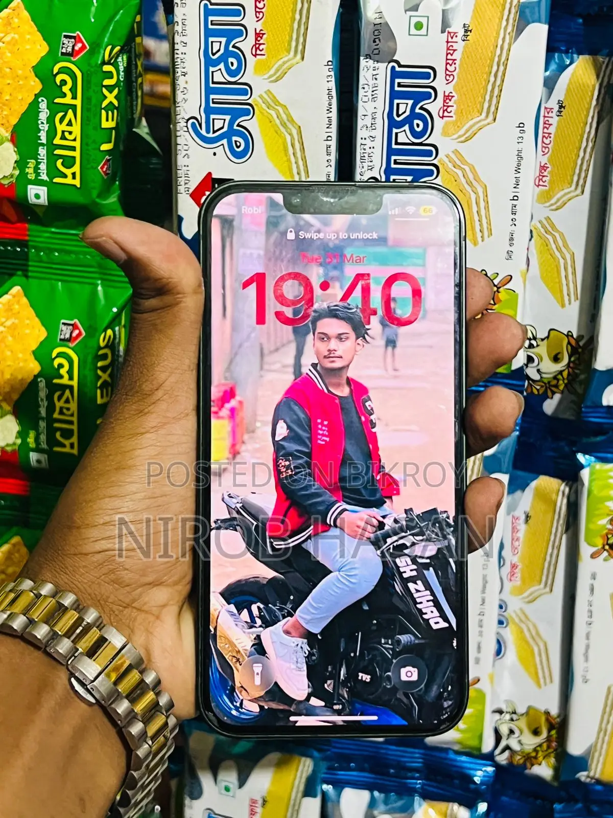 Apple iPhone 13 (Used)
