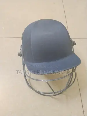 একটি ক্রিকেট হেলমেট বিক্রয় করা হবে একদম ফিক্সড প্রাইজে