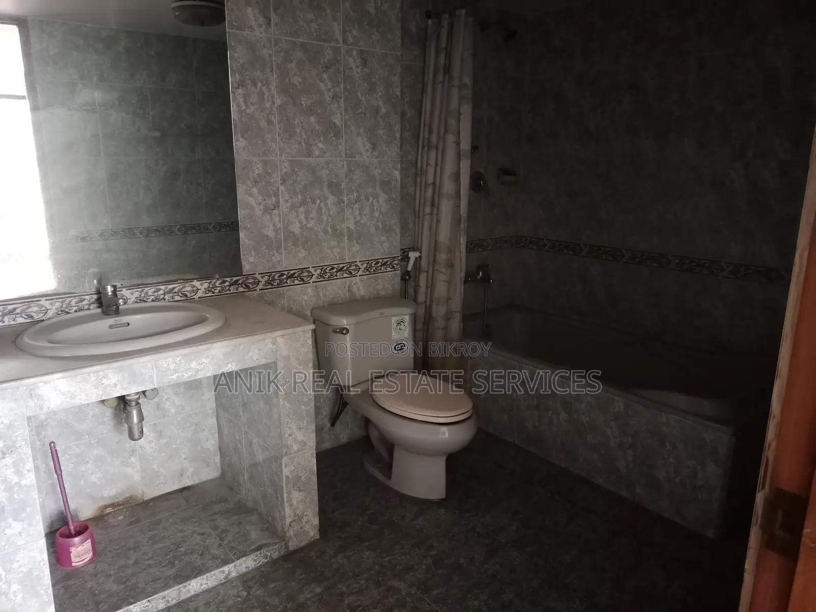 Good Quality 3 Bedroom Un Farnised Flat Rent At Gulshan 2