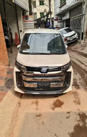 Toyota Noah hybrid sz-package 2022