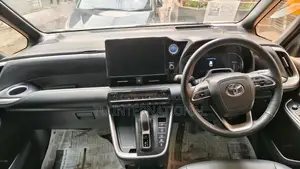 Toyota Noah hybrid sz-package 2022
