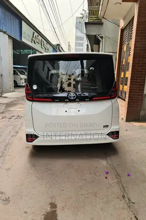 Toyota Noah hybrid sz-package 2022
