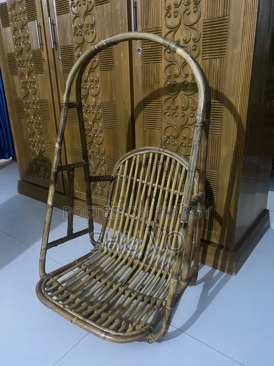 বেতের দোলনা