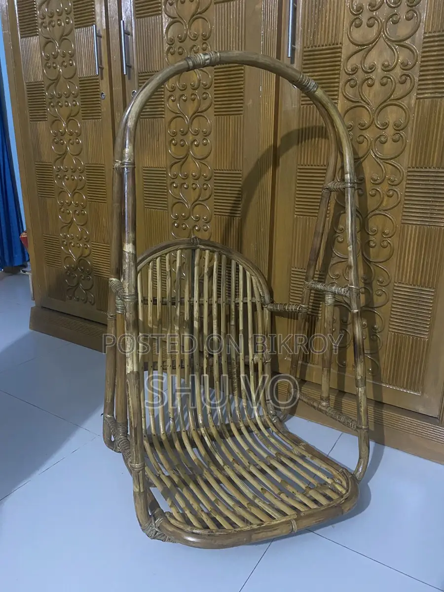 বেতের দোলনা