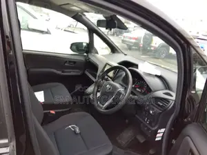 Toyota Noah Non Hybrid X Black 2021