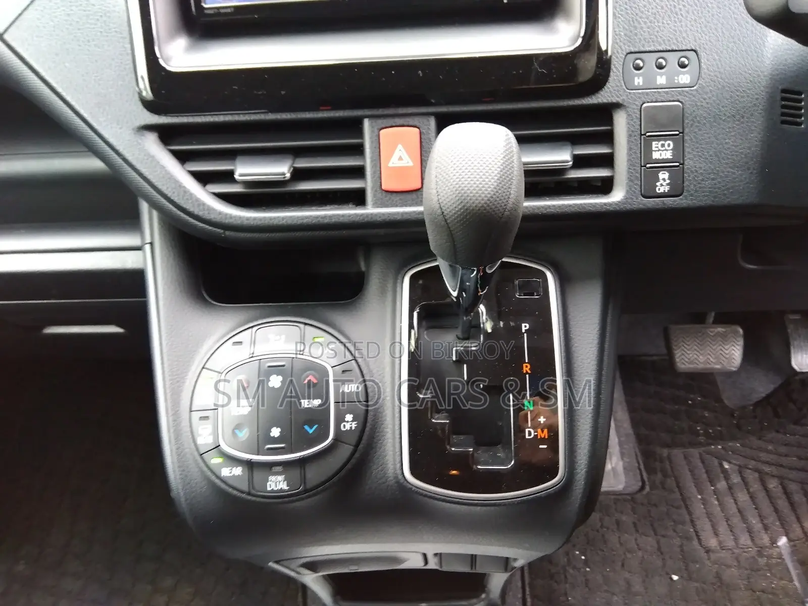 Toyota Noah Non Hybrid X Black 2021