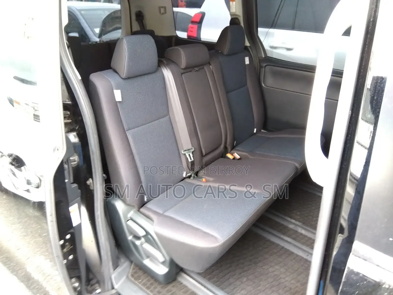 Toyota Noah Non Hybrid X Black 2021