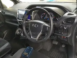 Toyota Esquire Petrol Gi Premium 2021