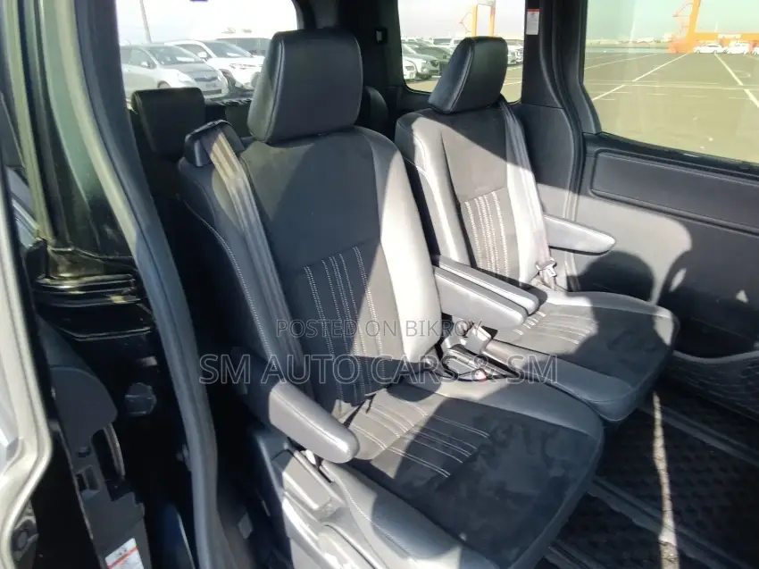 Toyota Esquire Petrol Gi Premium 2021