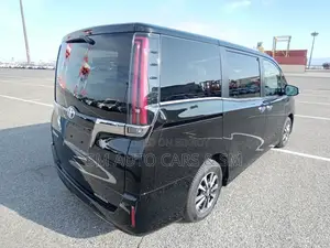 Toyota Esquire Petrol Gi Premium 2021