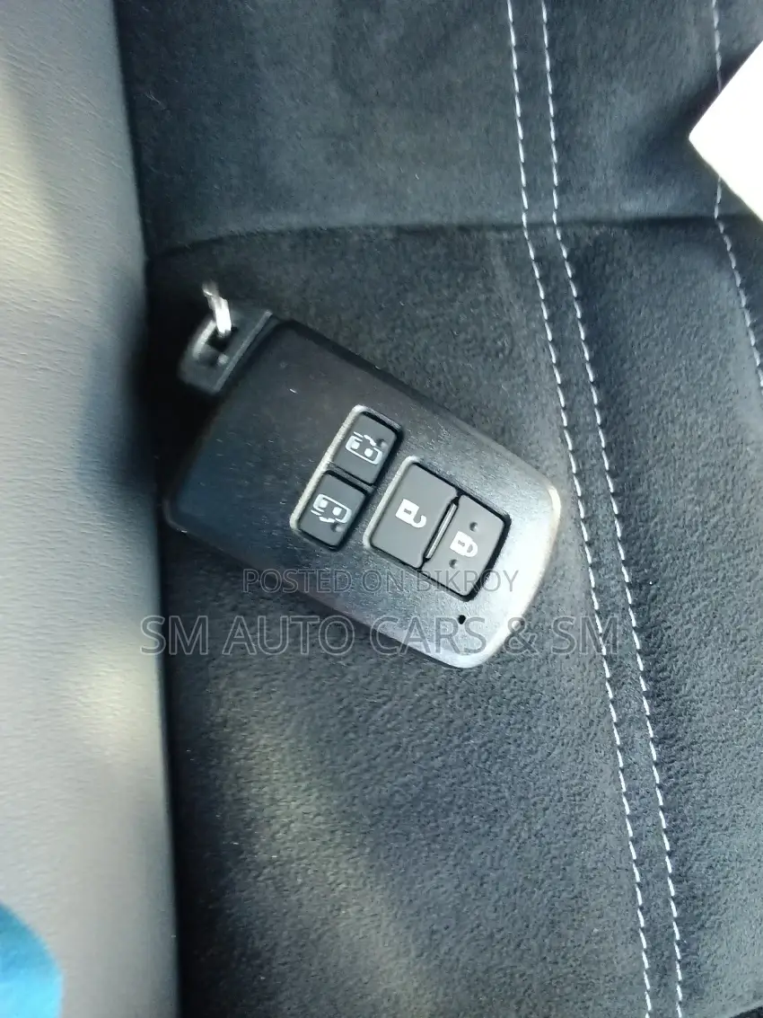 Toyota Esquire Petrol Gi Premium 2021
