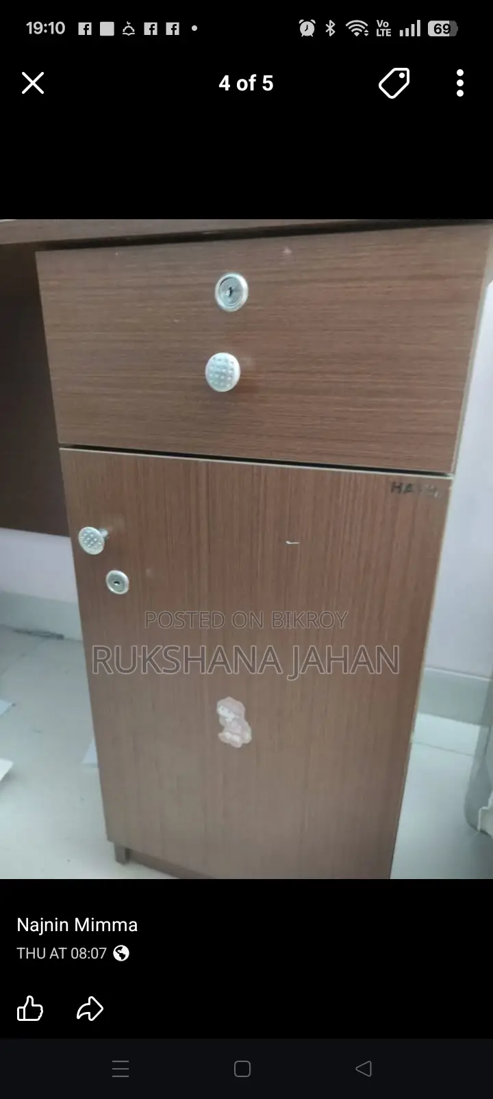 reading table