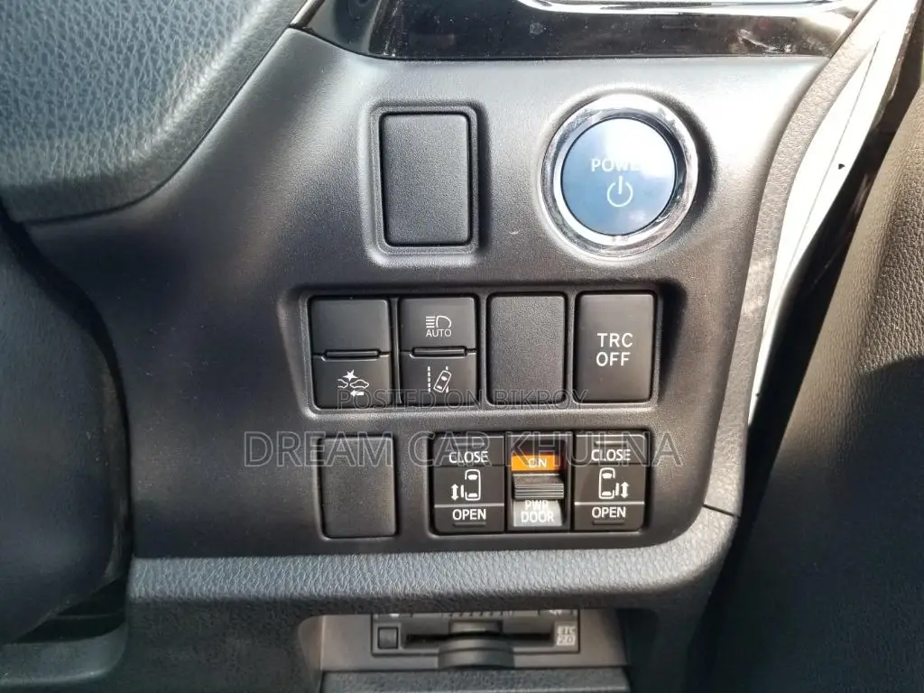 Toyota Noah SIWXB Hybrid 2021