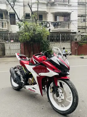 Honda CBR 150R . 2026