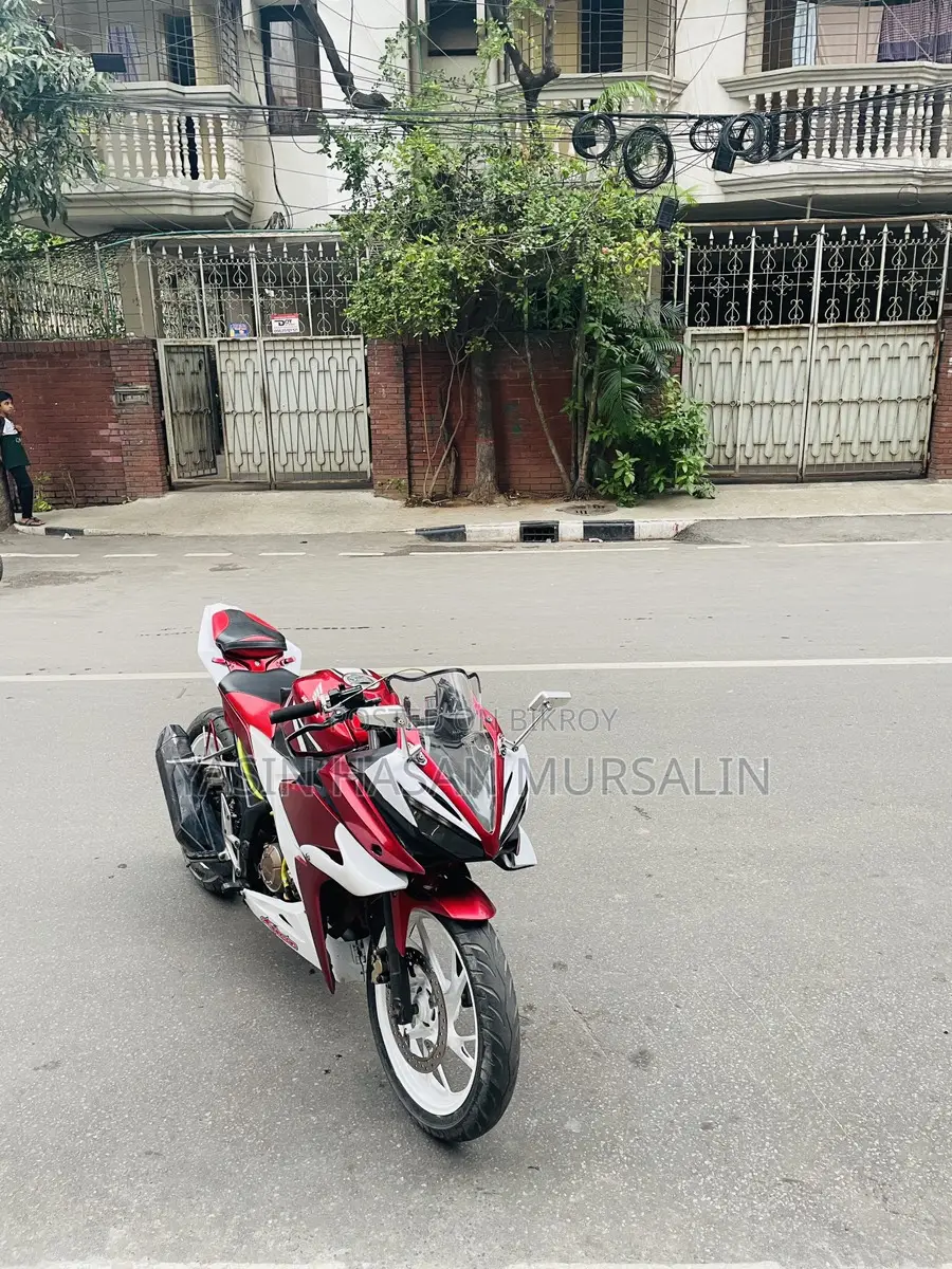 Honda CBR 150R . 2026