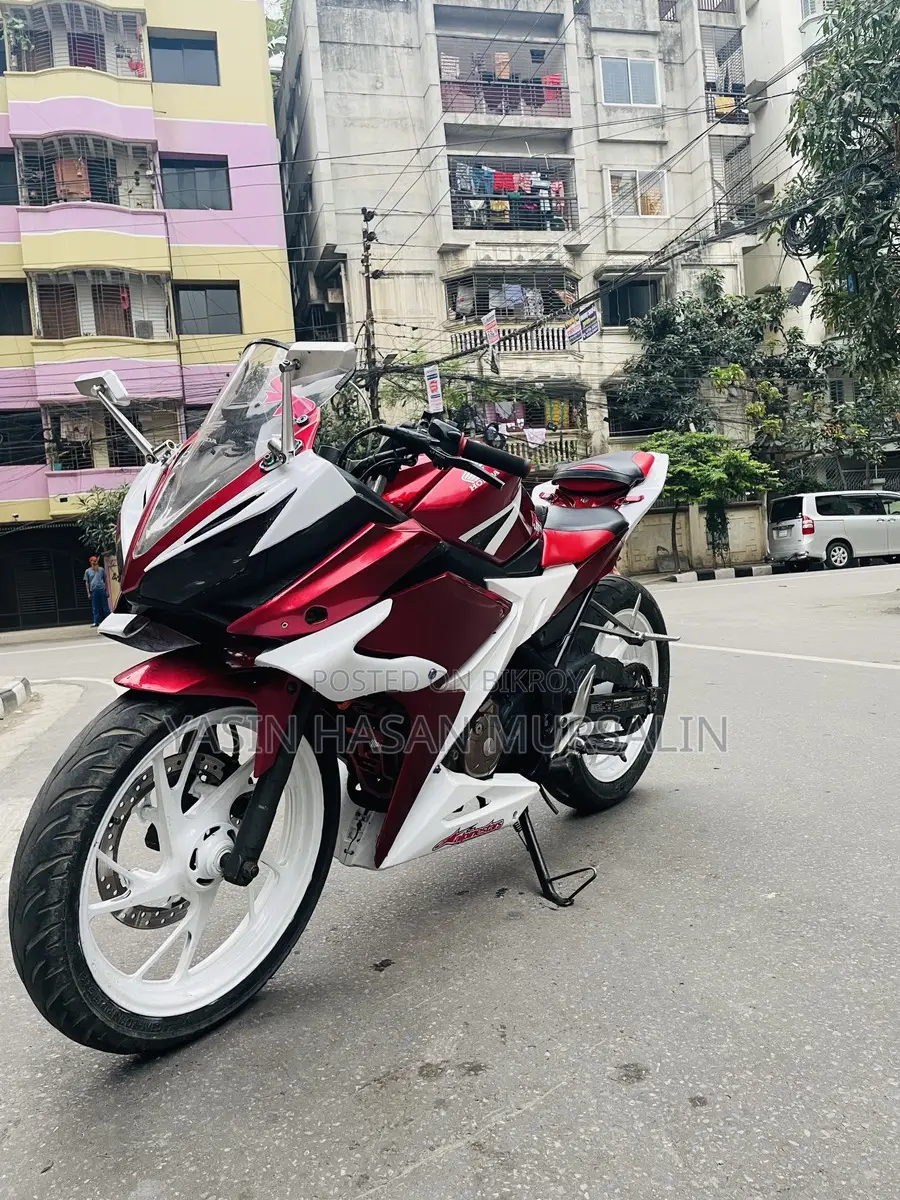 Honda CBR 150R . 2026