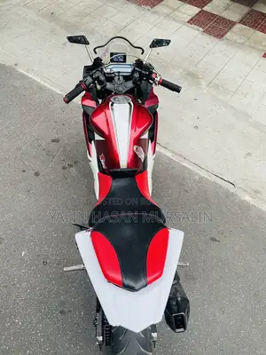 Honda CBR 150R . 2026