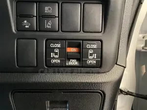 Toyota Voxy Hybrid 2020
