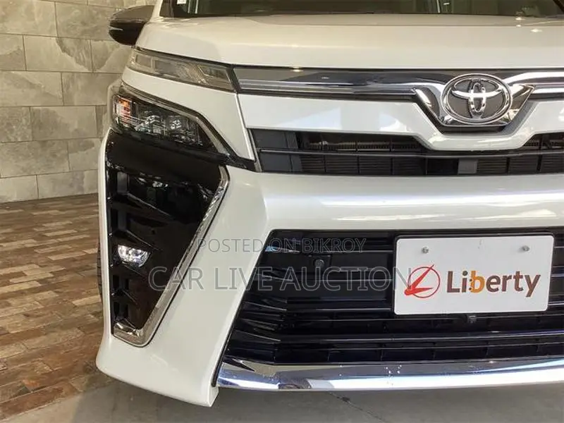 Toyota Voxy Hybrid 2020
