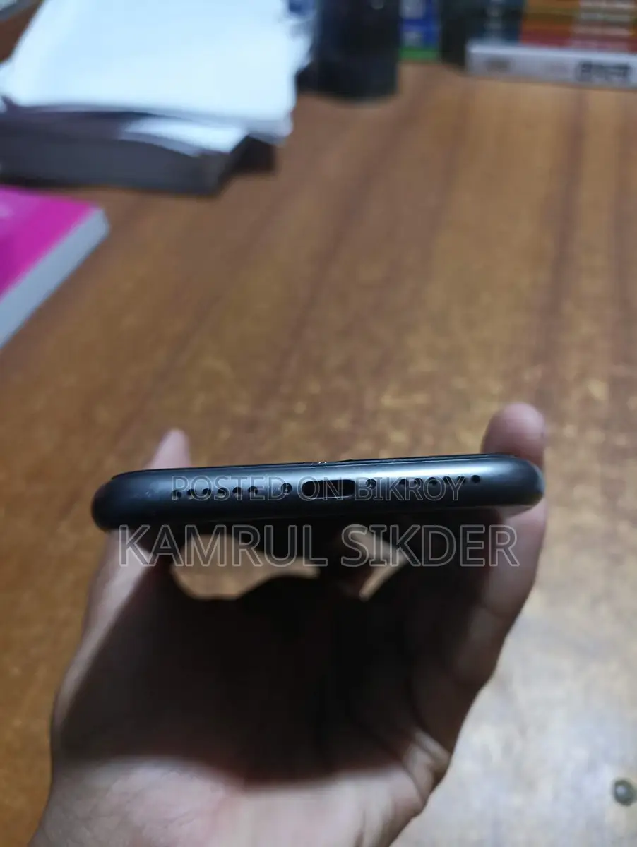 Apple iPhone 11 . (Used)
