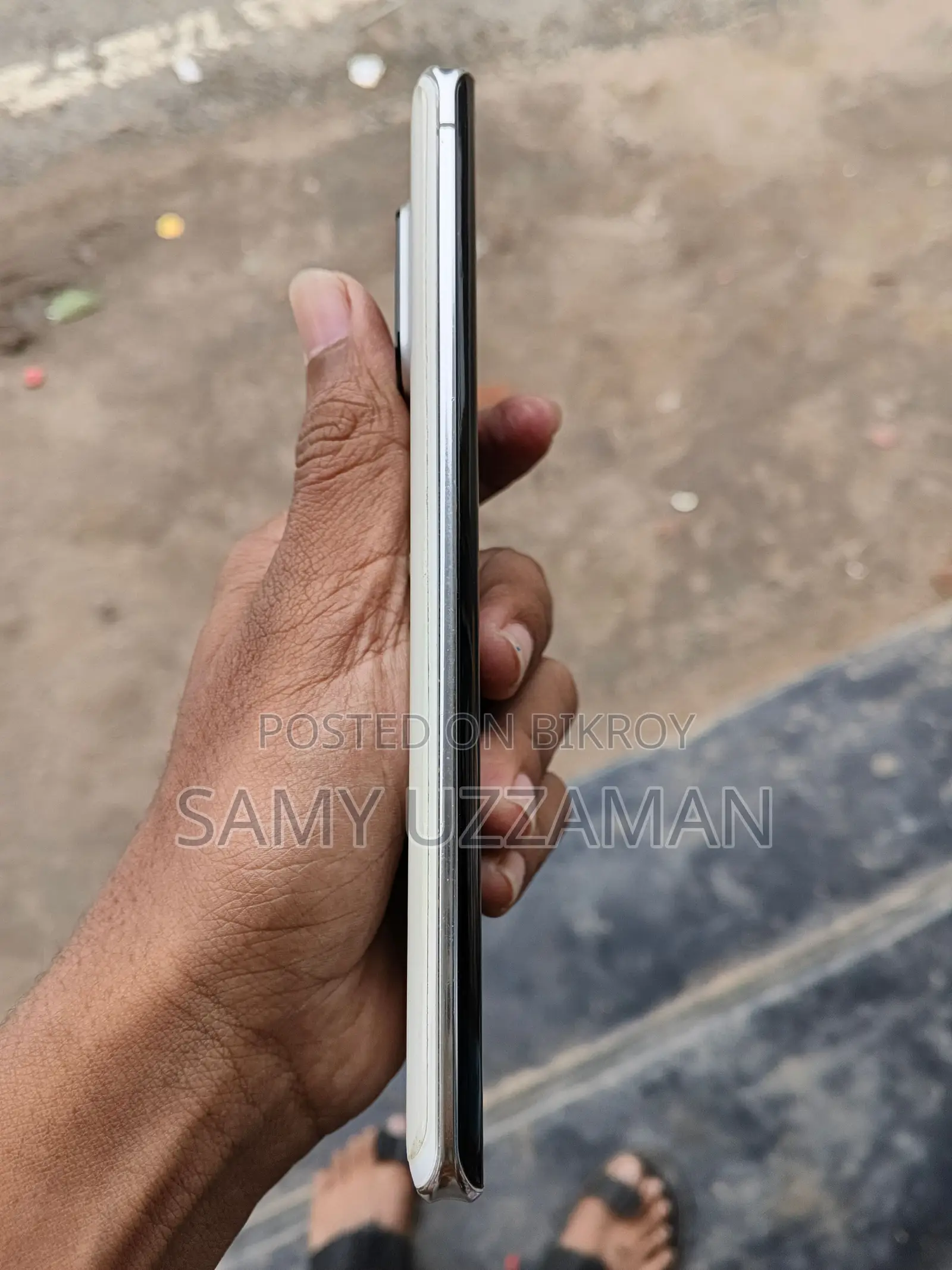 SHARP Aquos R6 (Used)