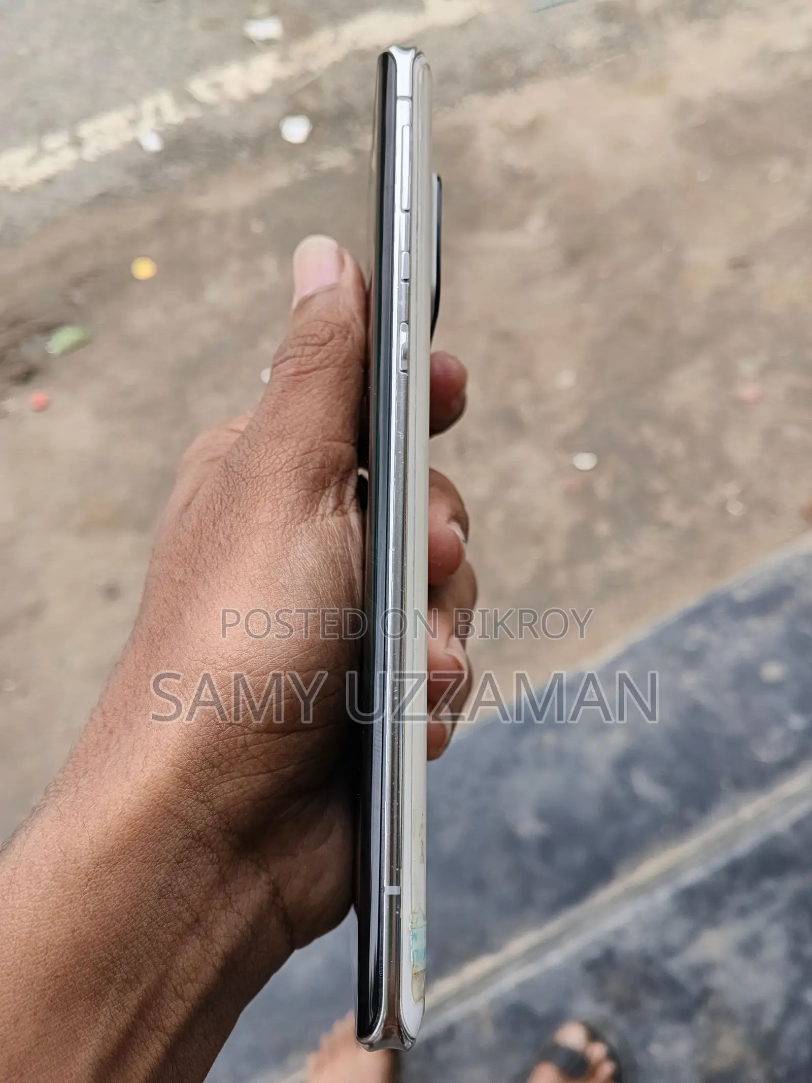 SHARP Aquos R6 (Used)