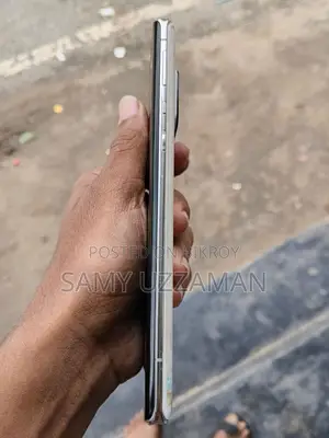 SHARP Aquos R6 (Used)