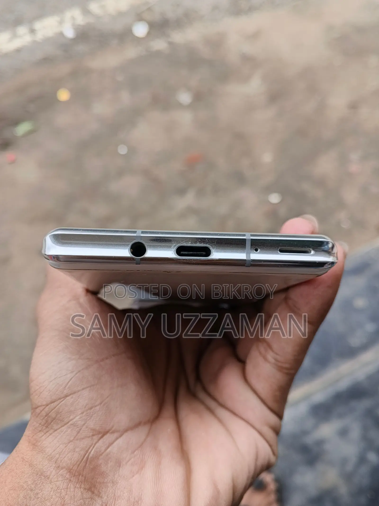 SHARP Aquos R6 (Used)