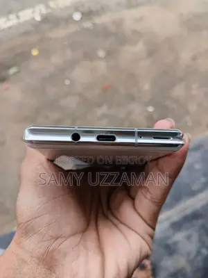 SHARP Aquos R6 (Used)