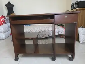কম্পিউটার টেবিল