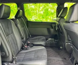 Toyota Esquire hybrid gi premium 2019