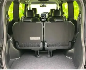 Toyota Esquire hybrid gi premium 2019