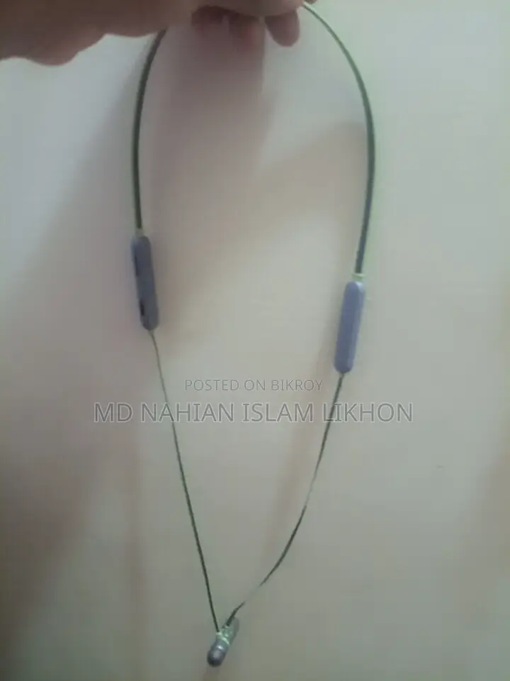 ওয়্যারলেস হেডফোন