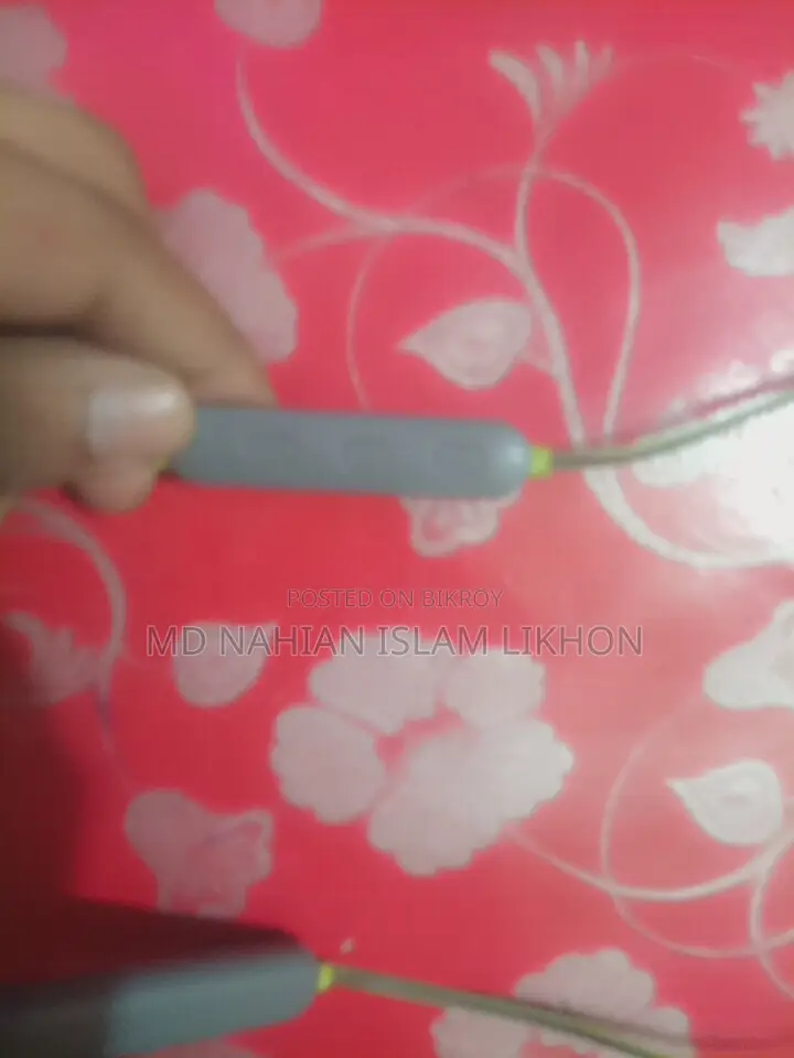 ওয়্যারলেস হেডফোন