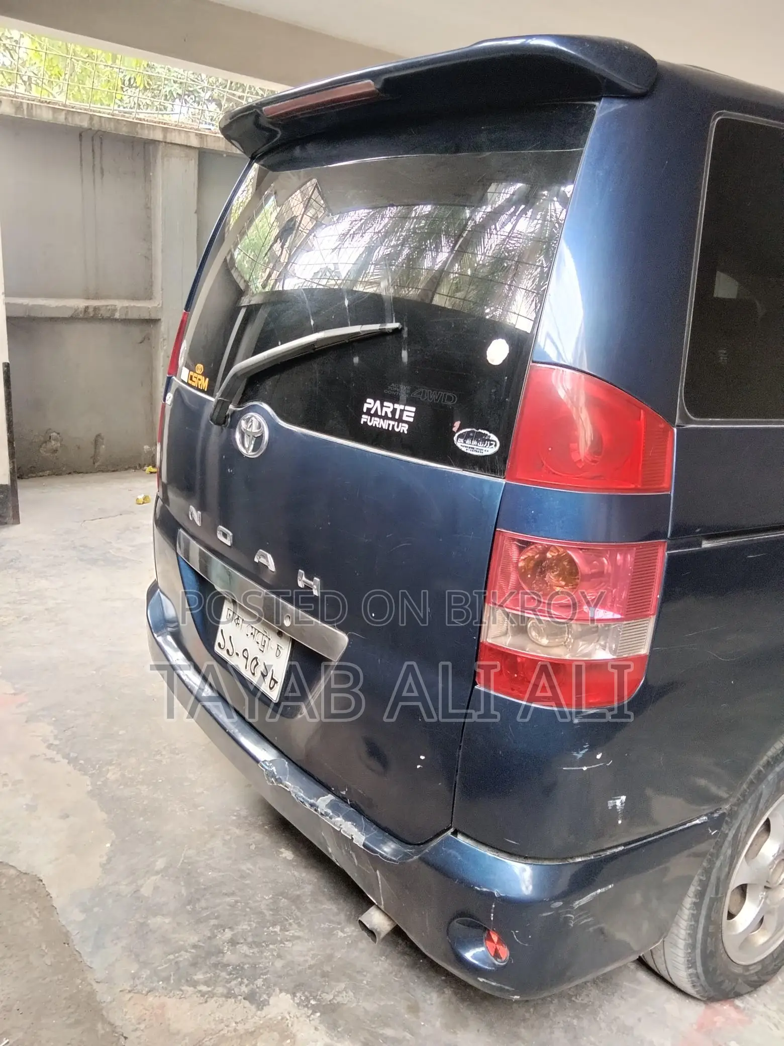 Toyota Noah 2004