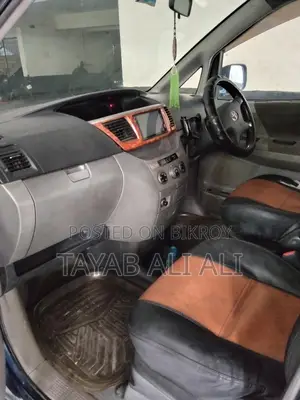Toyota Noah 2004