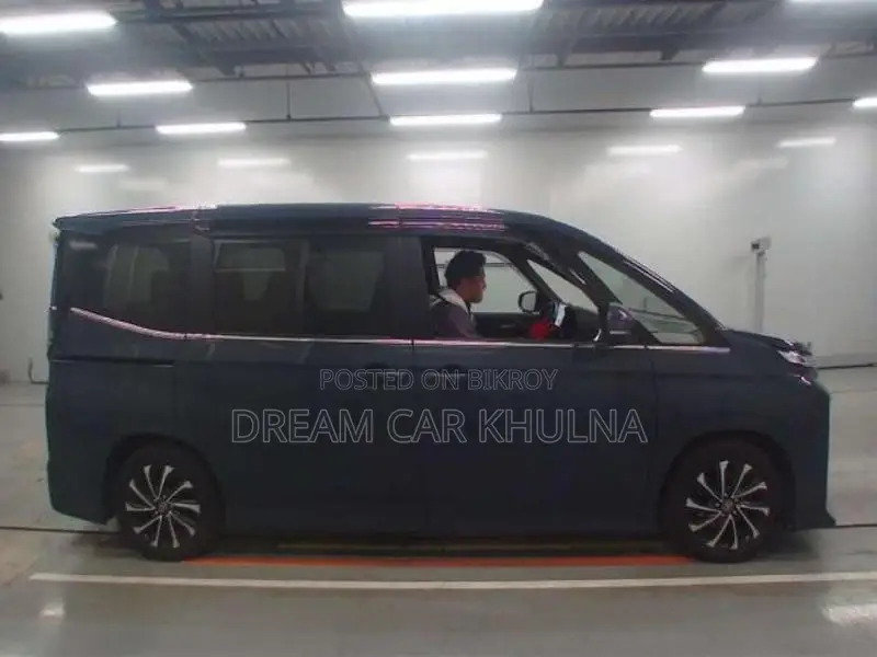 Toyota Voxy SZ Massive Gray 2023