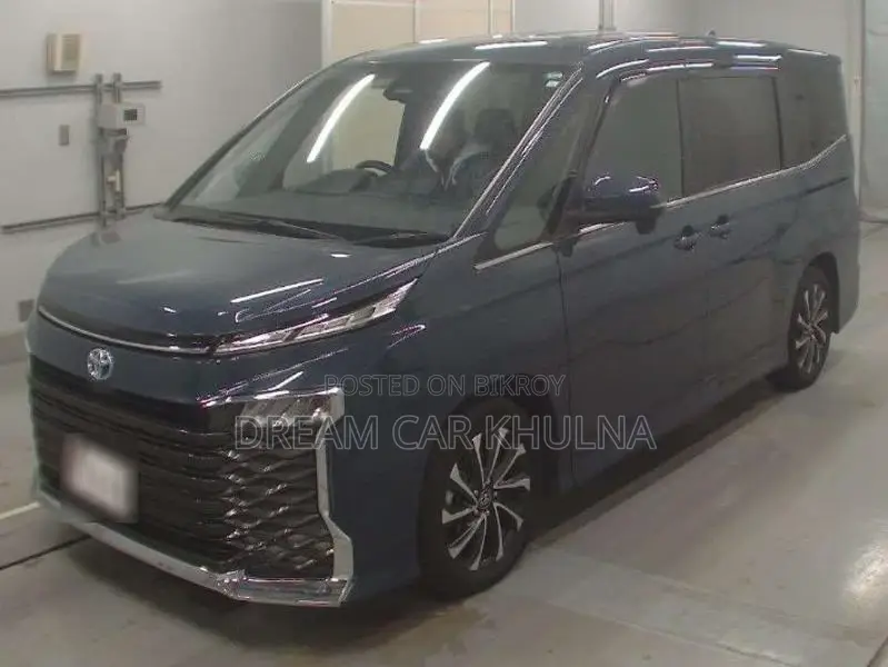 Toyota Voxy SZ Massive Gray 2023
