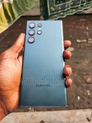 Samsung Galaxy S22 Ultra . (Used)