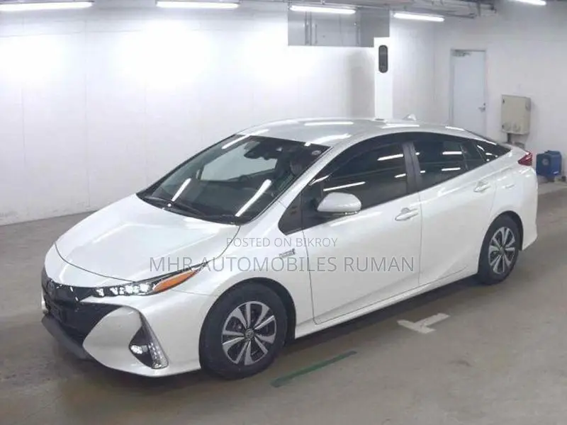 Toyota Prius S Navigation – PHV 2020