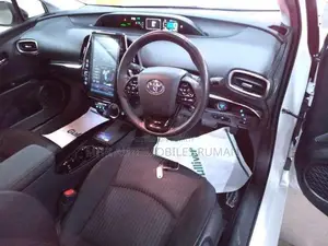 Toyota Prius S Navigation – PHV 2020