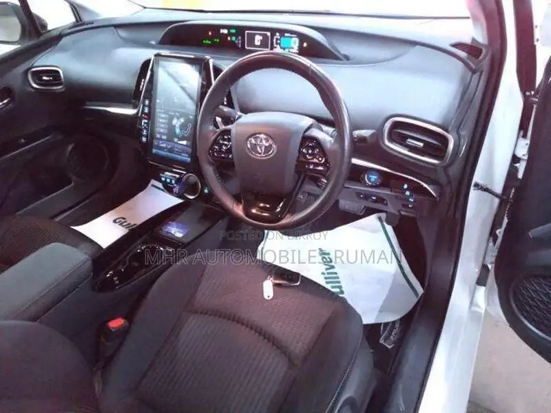 Toyota Prius S Navigation – PHV 2020