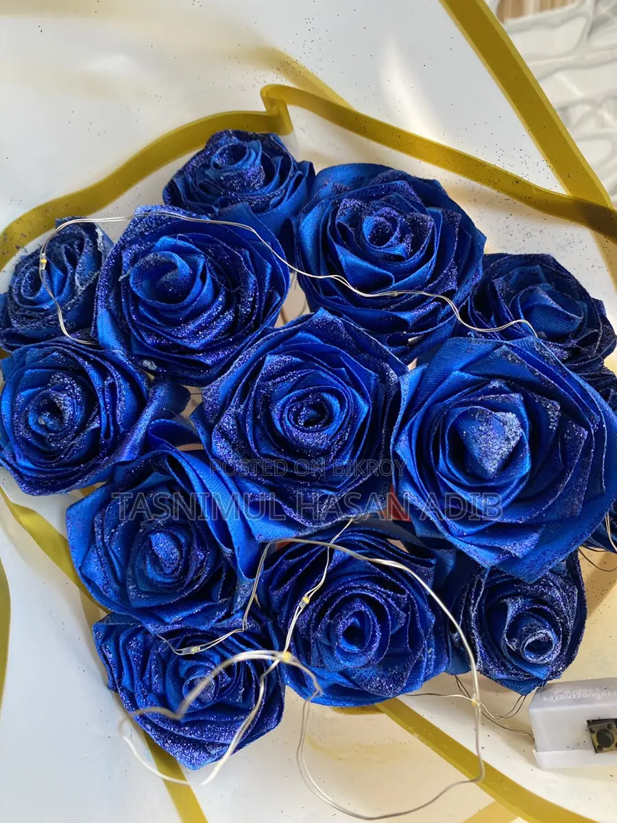 Hand flower bucket
