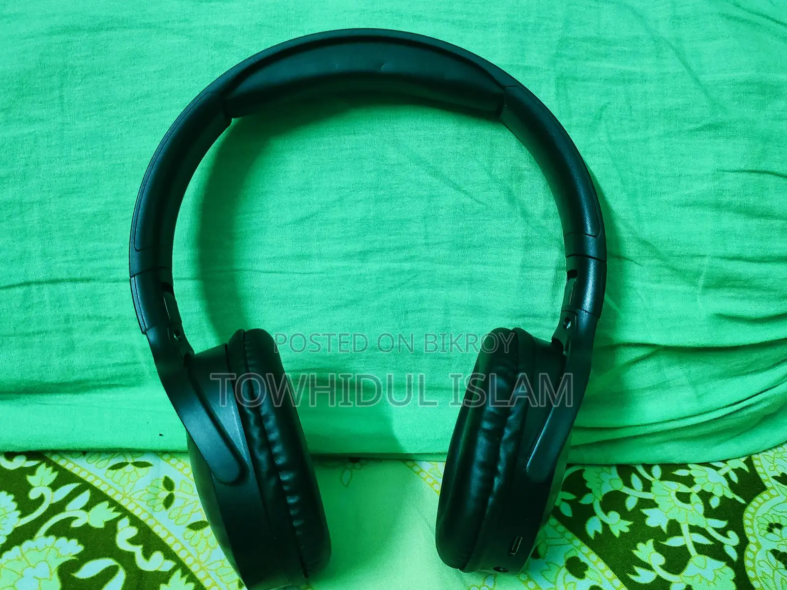 ব্ল্যাক কালার ব্লুটুথ হেডফোন