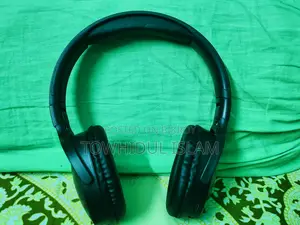 ব্ল্যাক কালার ব্লুটুথ হেডফোন